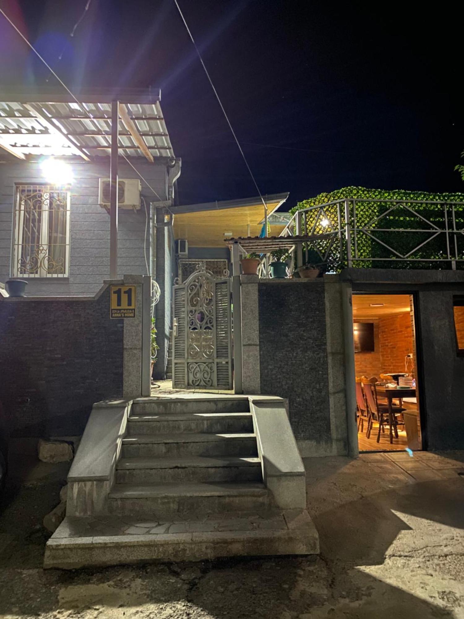 Anna'S Home Кутаиси Екстериор снимка